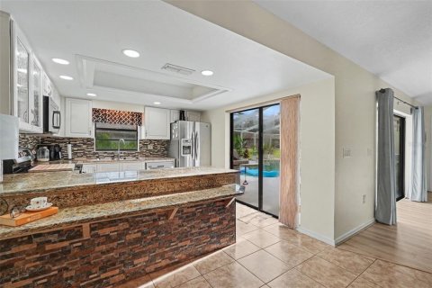 House in Zephyrhills, Florida 3 bedrooms, 125.6 sq.m. № 2303180 - photo 7
