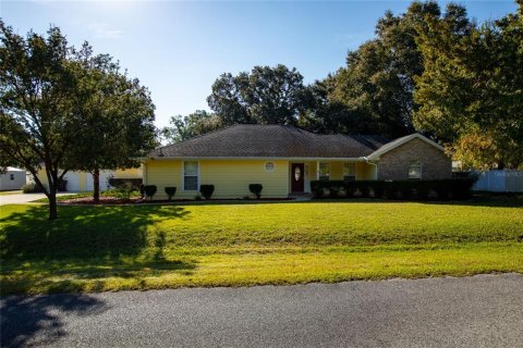 Villa ou maison à Keystone Heights, Floride 2 chambres, 151.71 m2 № 2148454