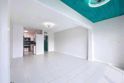 Condo in Palm Harbor, Florida, 1 bedroom  № 1806897 - photo 18