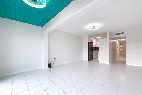 Condo in Palm Harbor, Florida, 1 bedroom  № 1806897 - photo 19