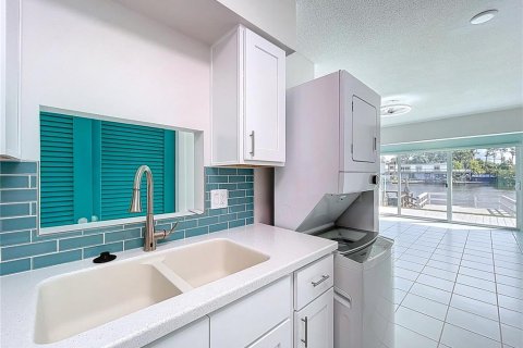 Condo in Palm Harbor, Florida, 1 bedroom  № 1806897 - photo 12
