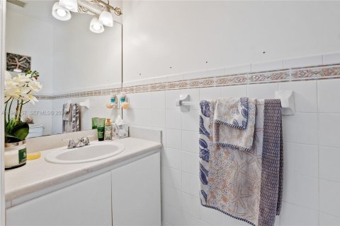 Снять в аренду таунхаус в Мирамар, Флорида 3 спальни, 153.29м2, № 2004635 - фото 4