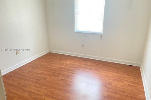 Снять в аренду таунхаус в Мирамар, Флорида 3 спальни, 153.29м2, № 2004635 - фото 11