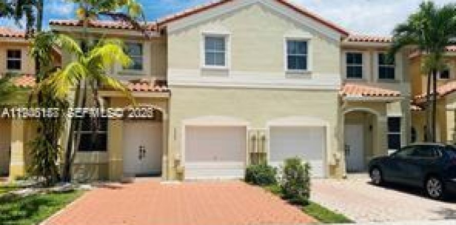 Таунхаус в Мирамар, Флорида 3 спальни, 153.29м2 № 2004635