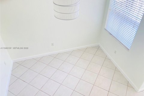 Снять в аренду таунхаус в Мирамар, Флорида 3 спальни, 153.29м2, № 2004635 - фото 12