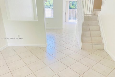 Снять в аренду таунхаус в Мирамар, Флорида 3 спальни, 153.29м2, № 2004635 - фото 5