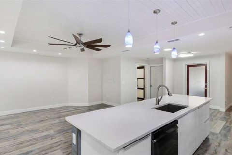 House in Sarasota, Florida 3 bedrooms, 149.11 sq.m. № 1795800 - photo 10