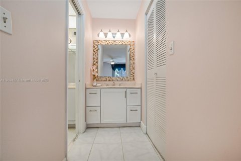 Condo in Lauderhill, Florida, 2 bedrooms  № 1954578 - photo 26
