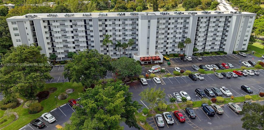 Кондоминиум с 2 спальнями в Лодерхилл, Флорида № 1954578