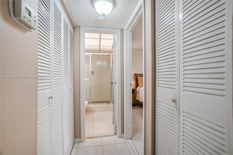 Купить кондоминиум в Лодерхилл, Флорида 2 спальни, 102.19м2, № 1954578 - фото 21