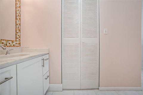 Купить кондоминиум в Лодерхилл, Флорида 2 спальни, 102.19м2, № 1954578 - фото 28