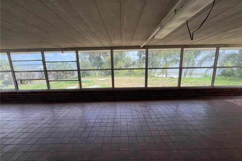 House in Frostproof, Florida 4 bedrooms, 231.33 sq.m. № 2209247 - photo 14