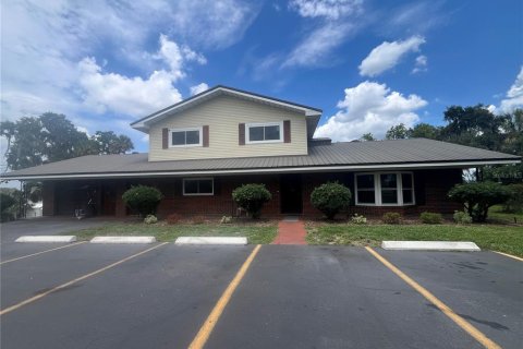 House in Frostproof, Florida 4 bedrooms, 231.33 sq.m. № 2209247