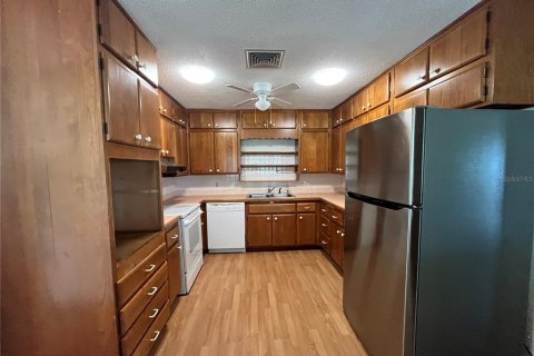 House in Frostproof, Florida 4 bedrooms, 231.33 sq.m. № 2209247 - photo 7