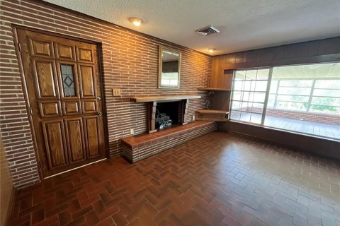 House in Frostproof, Florida 4 bedrooms, 231.33 sq.m. № 2209247 - photo 17