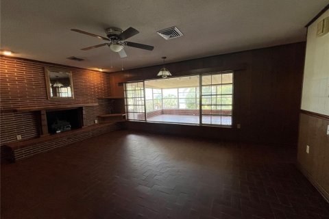 House in Frostproof, Florida 4 bedrooms, 231.33 sq.m. № 2209247 - photo 16