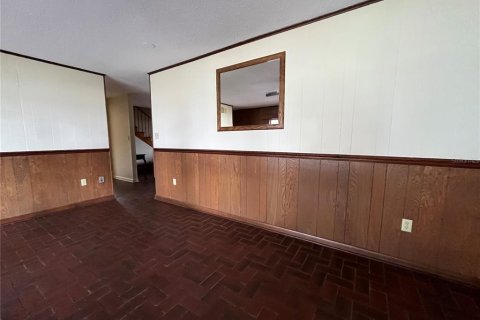 House in Frostproof, Florida 4 bedrooms, 231.33 sq.m. № 2209247 - photo 18