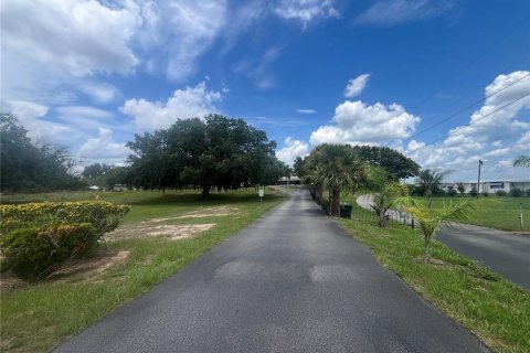 House in Frostproof, Florida 4 bedrooms, 231.33 sq.m. № 2209247 - photo 2