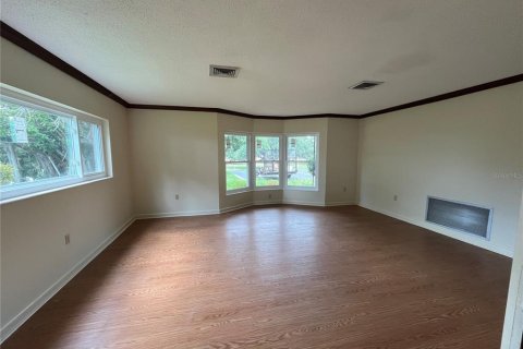House in Frostproof, Florida 4 bedrooms, 231.33 sq.m. № 2209247 - photo 5