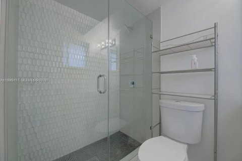 Снять в аренду кондоминиум в Корал-Гейблс, Флорида 2 спальни, 77.48м2, № 2062621 - фото 8