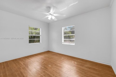 Immobilier commercial à vendre à Biscayne Park, Floride: 197.32 m2 № 2049079 - photo 8
