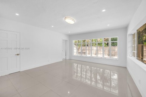 Immobilier commercial à vendre à Biscayne Park, Floride: 197.32 m2 № 2049079 - photo 12