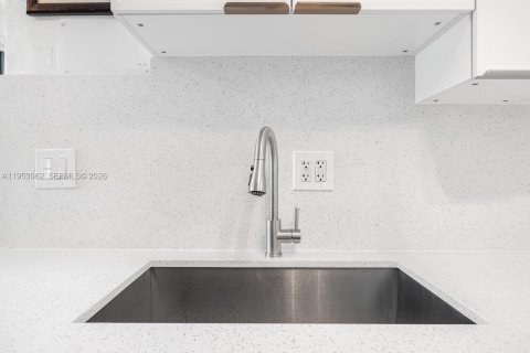 Immobilier commercial à vendre à Biscayne Park, Floride: 197.32 m2 № 2049079 - photo 19