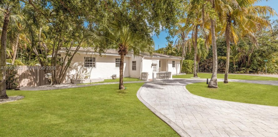 Immobilier commercial à Biscayne Park, Floride 197.32 m2 № 2049079