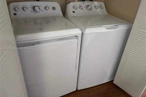 Снять в аренду кондоминиум в Холливуд, Флорида 2 спальни, 118.91м2, № 1992752 - фото 14