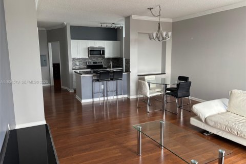 Снять в аренду кондоминиум в Холливуд, Флорида 2 спальни, 118.91м2, № 1992752 - фото 2