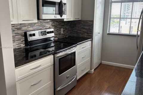 Снять в аренду кондоминиум в Холливуд, Флорида 2 спальни, 118.91м2, № 1992752 - фото 6