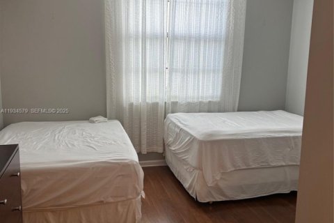 Снять в аренду кондоминиум в Холливуд, Флорида 2 спальни, 118.91м2, № 1992752 - фото 11