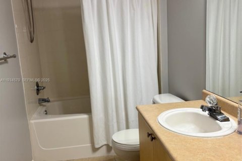 Снять в аренду кондоминиум в Холливуд, Флорида 2 спальни, 118.91м2, № 1992752 - фото 9