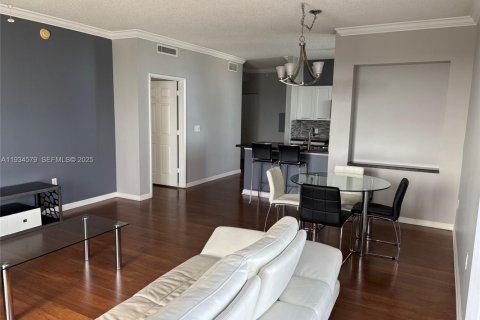 Снять в аренду кондоминиум в Холливуд, Флорида 2 спальни, 118.91м2, № 1992752 - фото 4