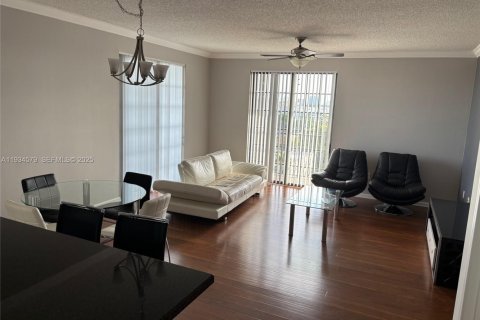 Снять в аренду кондоминиум в Холливуд, Флорида 2 спальни, 118.91м2, № 1992752 - фото 5