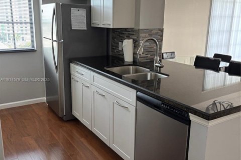 Снять в аренду кондоминиум в Холливуд, Флорида 2 спальни, 118.91м2, № 1992752 - фото 7