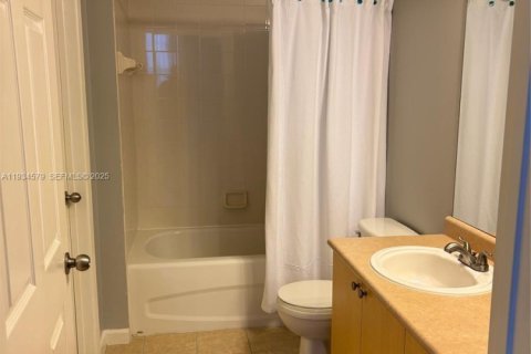 Снять в аренду кондоминиум в Холливуд, Флорида 2 спальни, 118.91м2, № 1992752 - фото 12