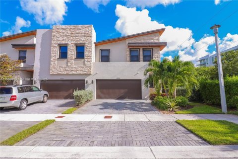 Townhouse in Doral, Florida 3 bedrooms, 195.09 sq.m. № 1859127 - photo 1