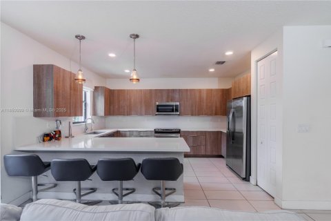 Townhouse in Doral, Florida 3 bedrooms, 195.09 sq.m. № 1859127 - photo 21