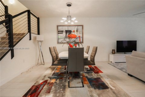 Townhouse in Doral, Florida 3 bedrooms, 195.09 sq.m. № 1859127 - photo 4