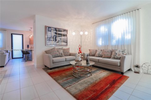 Townhouse in Doral, Florida 3 bedrooms, 195.09 sq.m. № 1859127 - photo 3