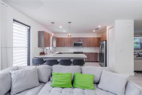 Townhouse in Doral, Florida 3 bedrooms, 195.09 sq.m. № 1859127 - photo 20