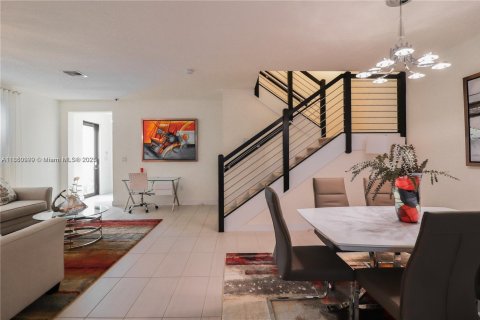 Townhouse in Doral, Florida 3 bedrooms, 195.09 sq.m. № 1859127 - photo 5
