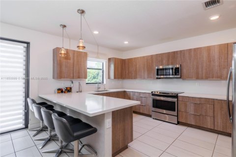 Townhouse in Doral, Florida 3 bedrooms, 195.09 sq.m. № 1859127 - photo 25