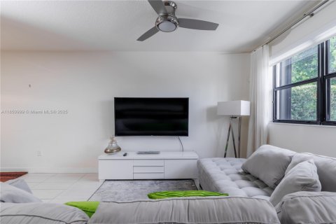 Townhouse in Doral, Florida 3 bedrooms, 195.09 sq.m. № 1859127 - photo 24