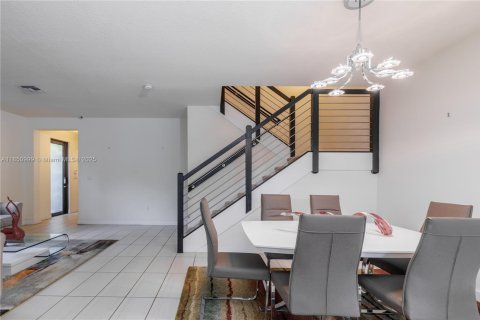 Townhouse in Doral, Florida 3 bedrooms, 195.09 sq.m. № 1859127 - photo 13