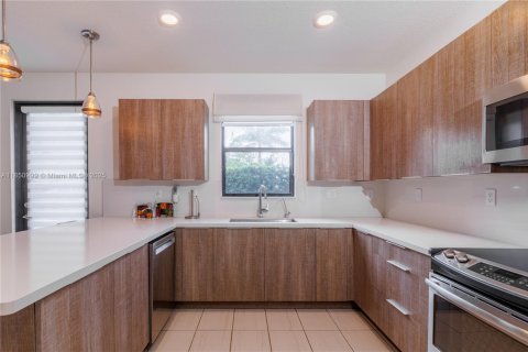 Townhouse in Doral, Florida 3 bedrooms, 195.09 sq.m. № 1859127 - photo 30