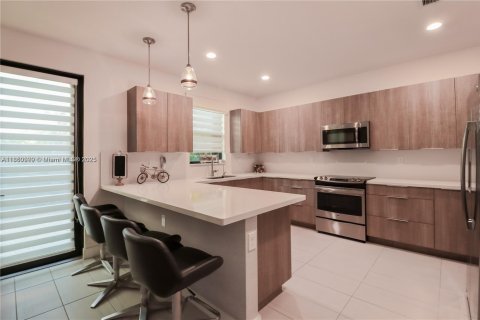 Townhouse in Doral, Florida 3 bedrooms, 195.09 sq.m. № 1859127 - photo 2