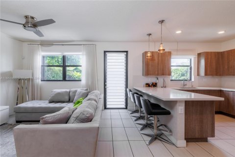 Townhouse in Doral, Florida 3 bedrooms, 195.09 sq.m. № 1859127 - photo 22