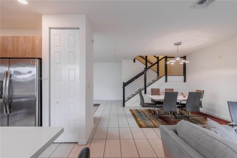 Townhouse in Doral, Florida 3 bedrooms, 195.09 sq.m. № 1859127 - photo 15